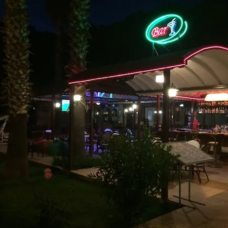 奥卢登斯酒店 3* 厄吕代尼兹